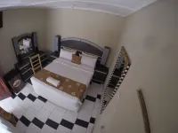 Golden Days Executive Lodge - Guest houses