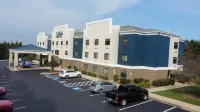 Holiday Inn Express & Suites GREENVILLE AIRPORT by IHG - parking