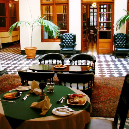 Durban Manor Hotel & Conference Centre Отели рядом с достопримечательностью «Компания Плейхаус»