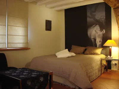 Aparthotel de Beek Anno 1410 Hotels near Crypte