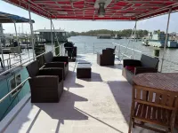 Reel Therapy 3 bedroom houseboat