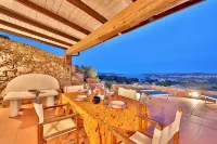 COTTAGE SMERALDA -5pax w/private jacuzzi terrace and shared Pool Seaview