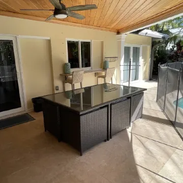 4/3 House with Beautiful Pool/Tropical Paradise/Short Walk to Beach/Restaurants