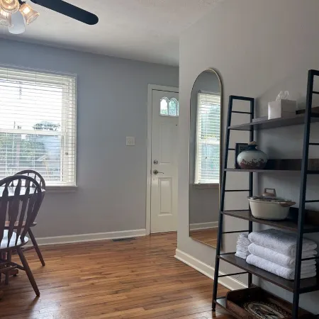 Quaint 2 bed in Champaign