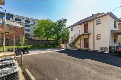 Ideally Located 1 Bdrm Stay | Parking & Laundry