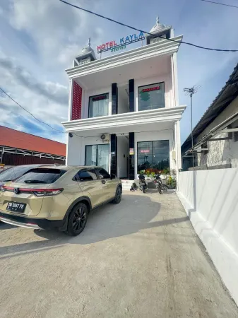 Hotel kayla syariah Отели в г. Landasan Ulin Utara
