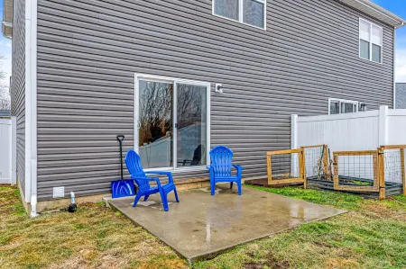 Spacious Townhome Retreat by StayLage
