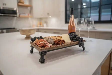 Live The Lifestyle,Stunning Lake House in the heart of Wine Country!