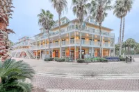 Carillon Beach condo with WiFi, fireplace, balcony, pool, and beach access Hotel a Sunnyside