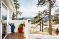 Tiny home cottage w/ mountain view, kitchen & firepit - dogs OK Hotels in Green Mountain Falls