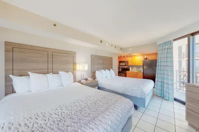 12th floor, newly renovated ocean-view studio with AC, pool & hot tub access & WiFi Myrtle Beach Sport Center附近的飯店