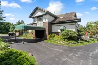 Peaceful Escape with Outdoor Pool and Serenity - Charming Historic Lodge