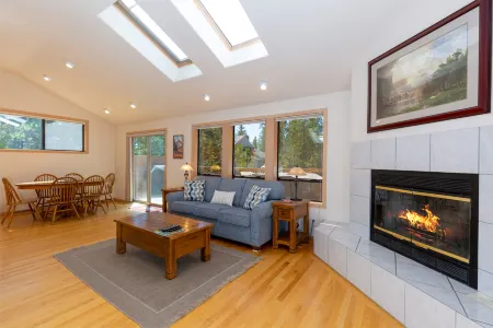 Private Hot Tub and Scenic River Access - Beautiful Family Retreat