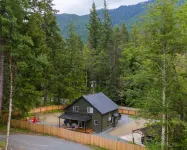 Mountain Spa and Outdoor Fire Pit - Inviting Rustic Retreat Hotels in Lewis County