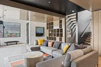 Beautiful mountain home with pool, hot tub, balcony, washer/dryer & WiFi