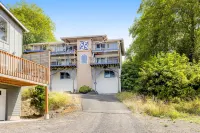 Welcoming Condo with Ocean Views and Private Hot Tub - Short Walk to the Beach Hotels in Oceanside