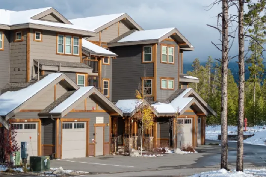 Mountain Views and Gourmet Kitchen - Cozy Family Retreat