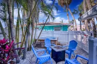 Hot Tub, Hammock, Outdoor Shower and Fire Pit - Luxurious Oasis