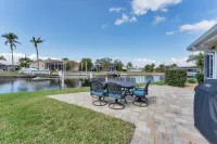 Waterfront Canal View and Private Pool with Spa - Stunning Retreat