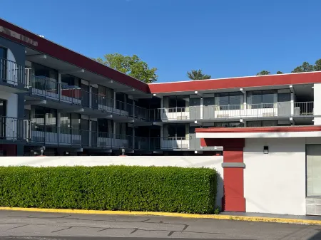 Motel 6 Raleigh, NC – Downtown South Отели рядом с достопримечательностью «Уэйк Крисчен Академи»