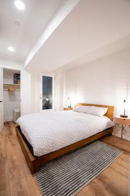 Exclusive Outdoor Space and Serene Atmosphere - Charming Retreat 듀퐁 써클 호텔