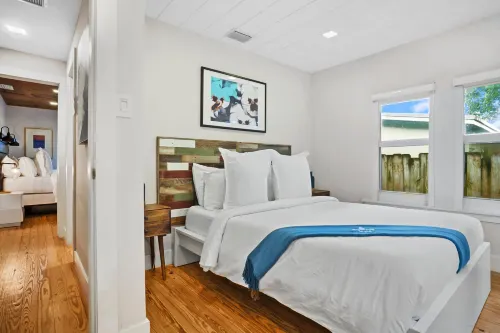 Fabulous Bungalow w/Outdoor Eden mins from Beach Hotels in Wilton Manors