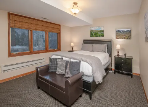 Expansive Views and Cozy Fireplace - Charming Mountain Retreat