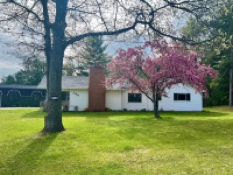 Easy access to ORV trails, trailer parking, fenced-in yard for Fido!