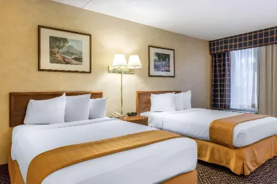 Quality Inn and Conference Center فنادق في Springfield Township