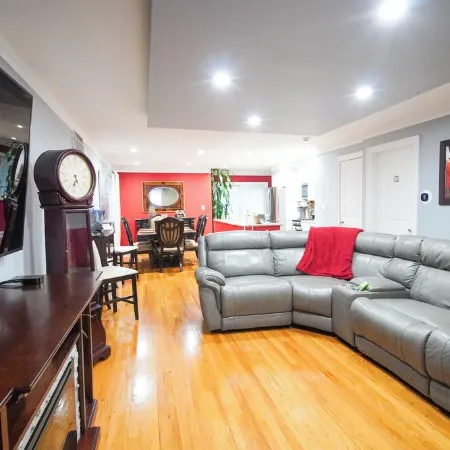Modern 2-floor, 3-bedroom apartment 20 minutes from Manhattan.