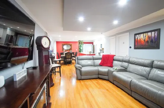 Modern 2-floor, 3-bedroom apartment 20 minutes from Manhattan.