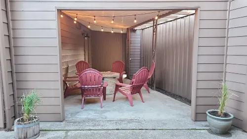 Sandy Pacific Hideaway-hot tub, smart tv, woodstove. 4 bedroom home. Florence,OR