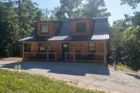 Cozy Retreat - Hot tub, WiFi, Tranquil Forest Setting Hotels in Wolfe County