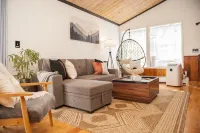 Tranquil Escape - Nature Retreat Creekfront with Hot Tub