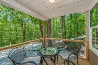 Charming Cabin with Fire Pit and Hammock - Serene Woodland Retreat Hotels in DeKalb County