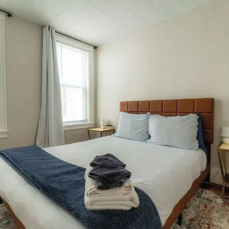 Spacious 3BR - Walk to Downtown Salem, Game Room!<br>