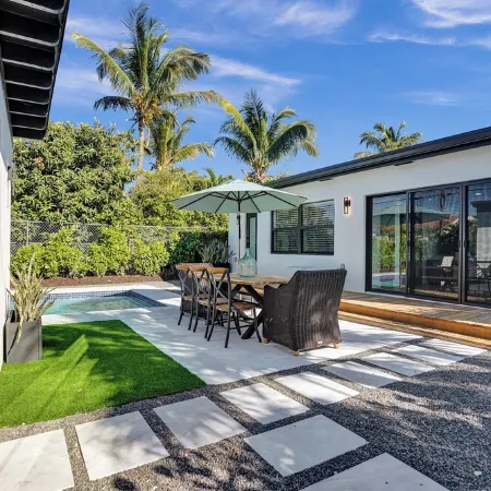 Costal Bungalow & guest house - by the beach!
