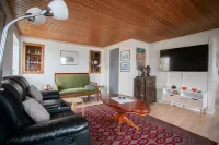 2Br Home with Sea Views and Parking - Tórshavn Hotel a Argir