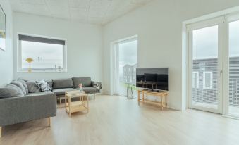 Delightful 2 Bedroom Apt - Balcony - Parking