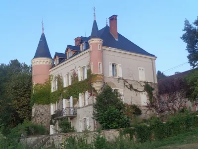 L'annexe du Château de Saint Genix Hôtels à : Les Avenières