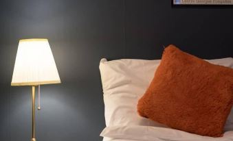 Joivy Unique&Artsy Royal Mile Apt - Relive Music History