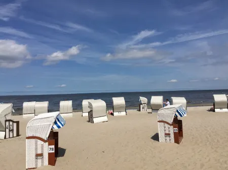 Sleep under a Thatched Roof - Apartment in Ahlbeck Near Haff Отели в г. Юккер-Рандов