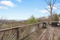 The Greenview Manor - Lake Views