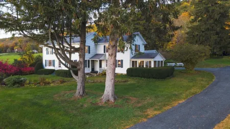 Whitney by Avantstay Private Berkshires Estate