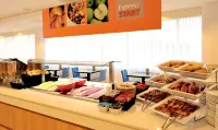 Holiday Inn Express Amsterdam Arena Towers - breakfast