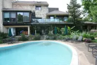 Alpenhof Bed and Breakfast - Pools