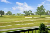 Home on the Golf Range - Holiday Hills Branson - Golf Resort - Outdoor Pools