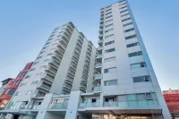 Chic 3 Bedroom City Central with Parking