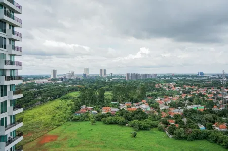 Beautiful 2Br at Tree Park Apartment