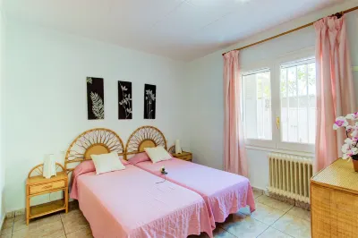 Tranquil Holiday Home With Pool Hôtels à proximité de : Pago Pago Empuriabrava